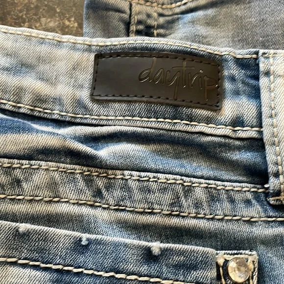 Day trip Lynx skinny jeans 25R from Buckle - Picture 3 of 12